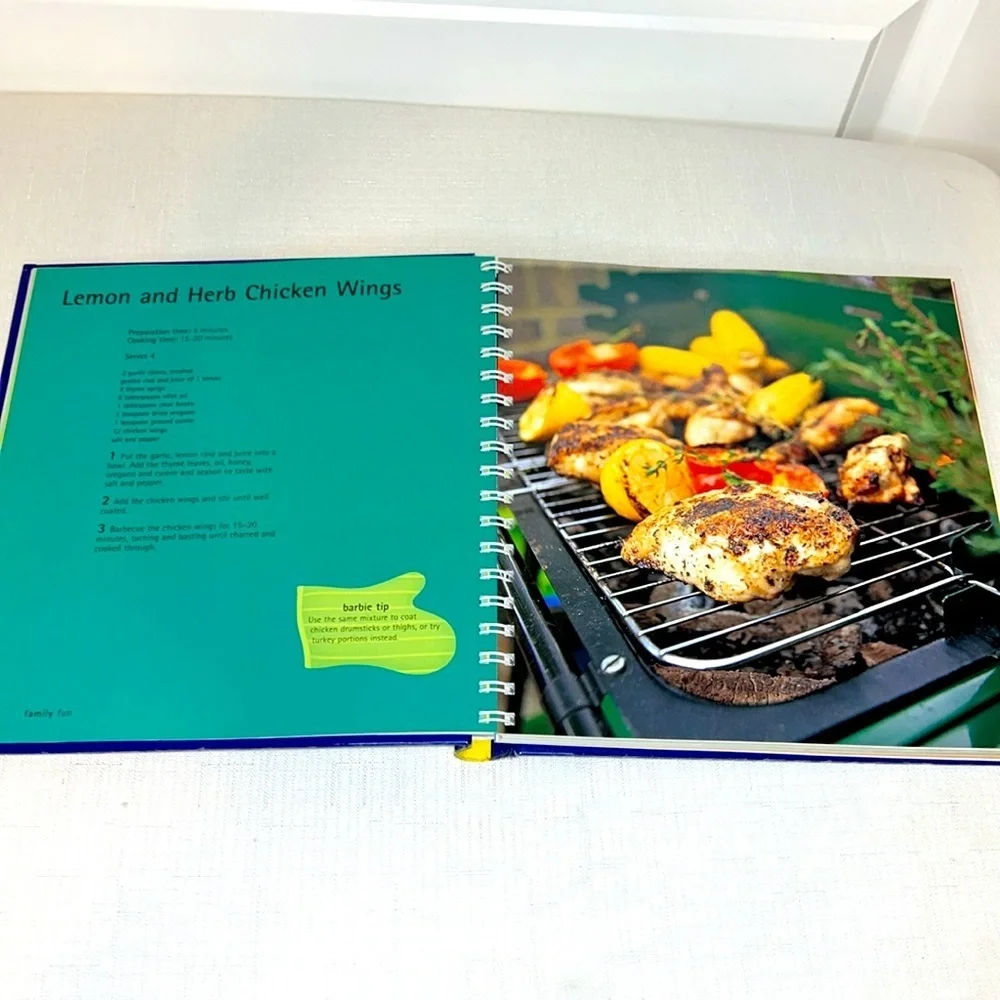 Barbecue Bible Cookbook ©️2003 Vintage Great Condition